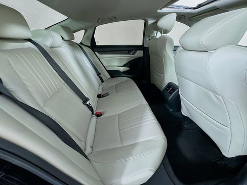 Used 2018 Honda Accord Touring image 34