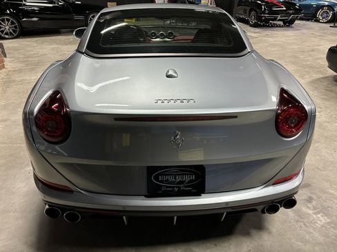 Used 2015 Ferrari California T image 9