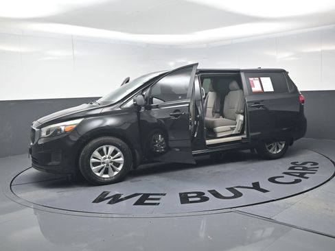 Used 2015 Kia Sedona L image 20