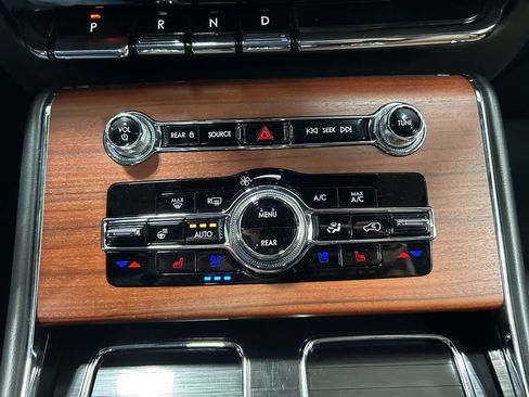 Certified 2023 Lincoln Aviator Reserve w/ Equipment Group 201A image 23