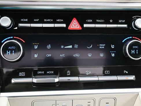 Used 2024 Hyundai Santa Fe Limited image 31