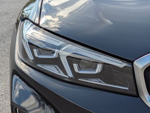 Used 2023 BMW 330i Sedan w/ Premium Package image 10