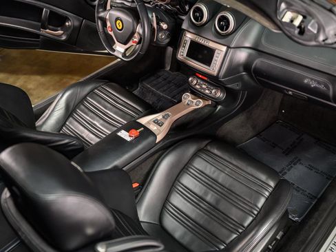 Used 2014 Ferrari California RWD image 39