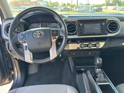 Used 2017 Toyota Tacoma SR5 image 9