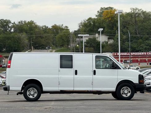 Used 2016 Chevrolet Express 2500 Extended image 6