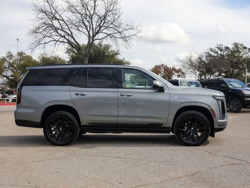 Used 2025 Cadillac Escalade Sport Platinum image 5