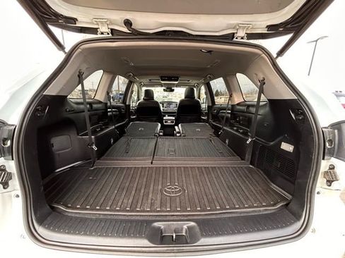 Used 2018 Toyota Highlander SE image 52