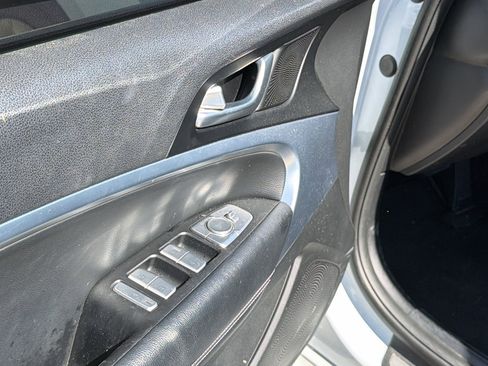 Used 2022 Genesis G70 2.0T image 15