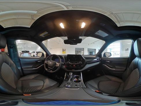 Used 2025 Toyota Highlander XSE AWD/4WD image 45