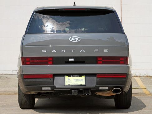 Used 2025 Hyundai Santa Fe SE w/ Tow & Go Package FWD image 9