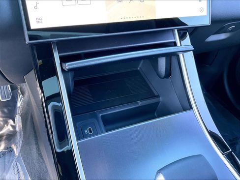 New 2026 Land Rover Range Rover Velar Dynamic SE image 23