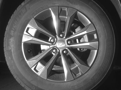 Used 2025 Chevrolet Equinox LT AWD/4WD image 13