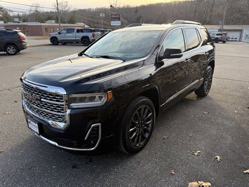 Used 2023 GMC Acadia Denali w/ Black Diamond Edition image 5