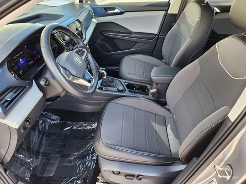 Certified 2024 Volkswagen Taos SE image 10