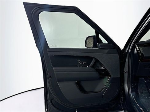 New 2025 Land Rover Range Rover Sport SE image 11