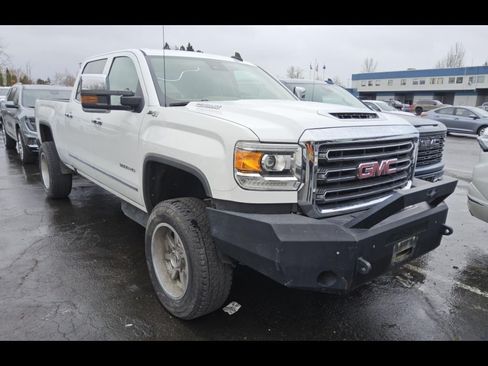 Used 2019 GMC Sierra 2500 SLT w/ Duramax Plus Package AWD/4WD image 11