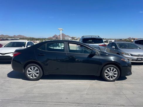 Used 2019 Toyota Corolla LE image 3