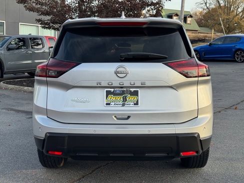 Certified 2025 Nissan Rogue SV image 4