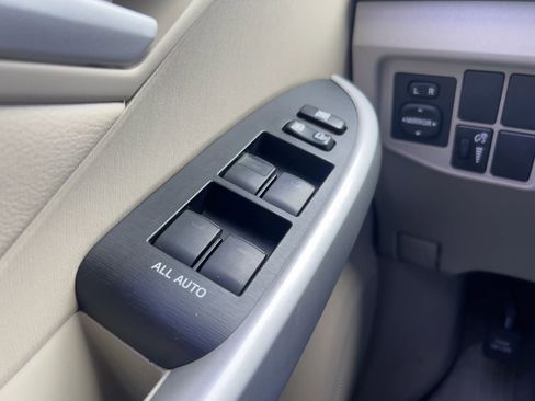 Used 2010 Toyota Prius Three image 12