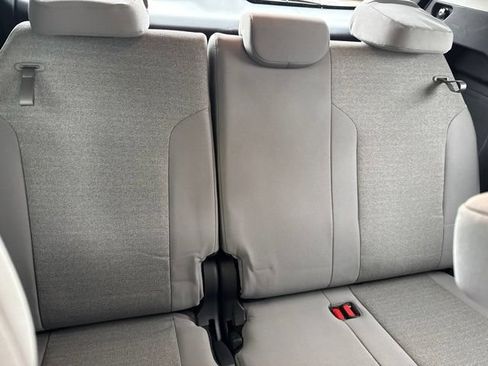Used 2026 Toyota Sienna LE FWD image 19