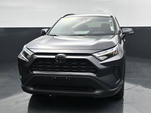 Used 2022 Toyota RAV4 XLE AWD/4WD image 3
