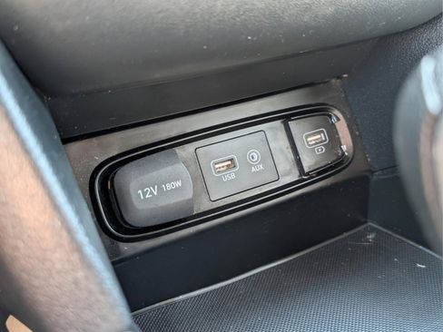 Used 2020 Hyundai Santa Fe SE image 39