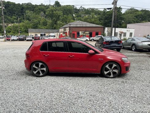 Used 2015 Volkswagen Golf 4-Door FWD image 7