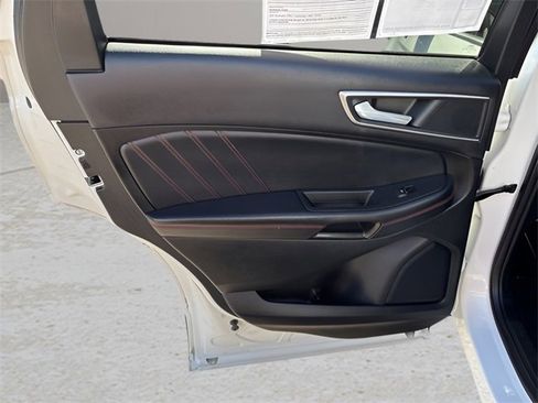 Used 2022 Ford Edge ST-Line image 16