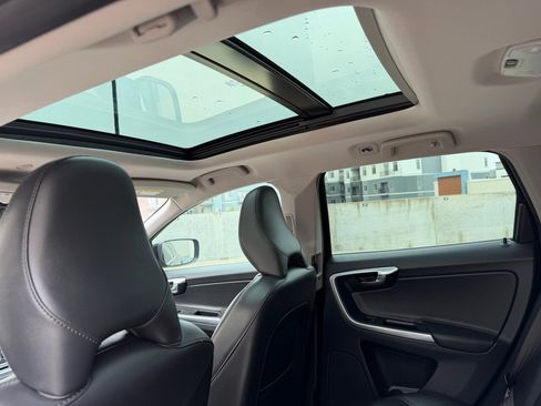 Used 2016 Volvo XC60 T5 Premier image 17