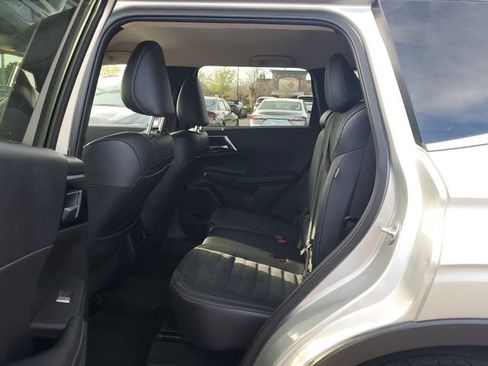 Used 2024 Mitsubishi Outlander SE image 14