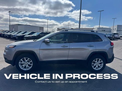 Used 2017 Jeep Cherokee Latitude w/ Safety/Convenience Group image 6