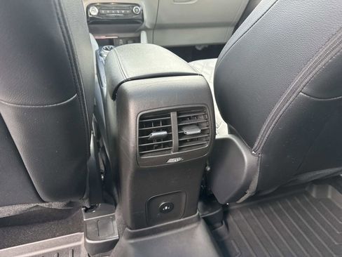 Used 2024 Ford Escape Platinum w/ Premium Technology Package image 18