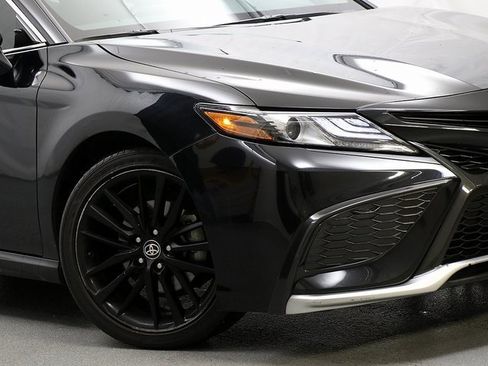 Used 2023 Toyota Camry XSE image 3