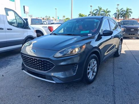 Used 2020 Ford Escape SE FWD image 3