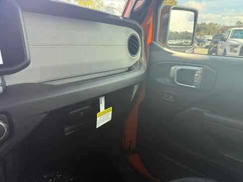 New 2025 Jeep Gladiator Sport image 24