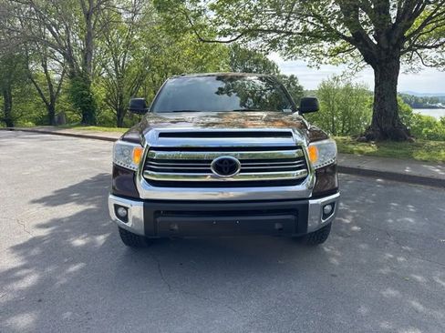 Used 2017 Toyota Tundra SR5 w/ SR5 Upgrade Package image 2