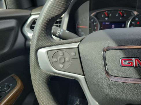 Used 2023 GMC Acadia SLE FWD image 18