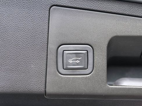 Used 2024 Cadillac XT4 Premium Luxury image 10