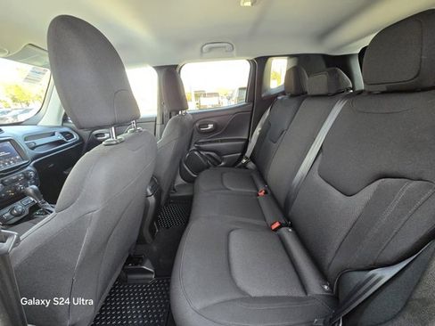 Used 2023 Jeep Renegade Latitude image 14