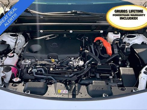 Used 2024 Toyota Venza XLE image 13