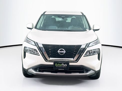 Used 2023 Nissan Rogue SV image 2