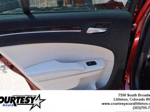Used 2020 Chrysler 300 Limited RWD image 26
