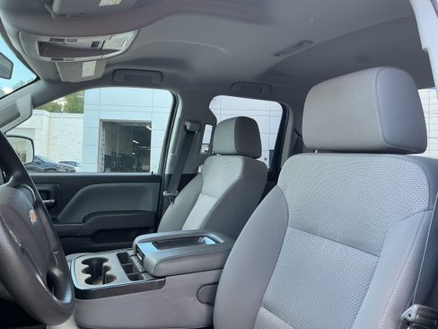 Used 2017 Chevrolet Silverado 1500 Custom w/ Custom Convenience Package AWD/4WD image 4
