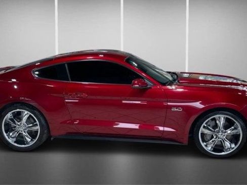 Used 2017 Ford Mustang GT Premium w/ Equipment Group 401A image 4