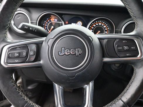 Used 2018 Jeep Wrangler Unlimited Sahara w/ Cold Weather Group AWD/4WD image 16