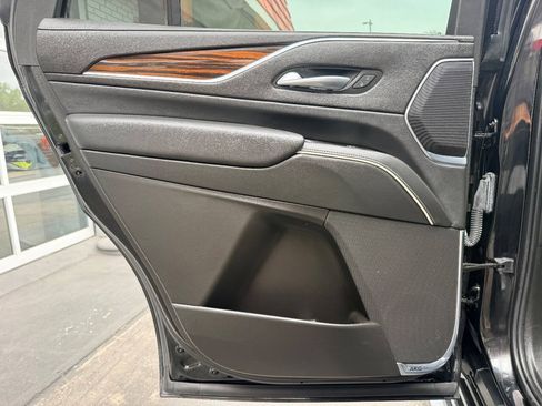 Used 2022 Cadillac Escalade Premium Luxury AWD/4WD image 36