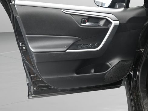 Certified 2024 Toyota RAV4 XLE FWD image 31