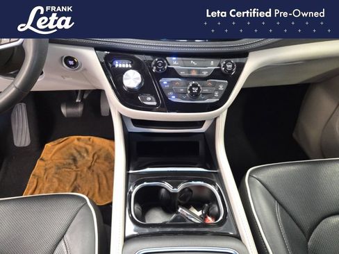 Used 2023 Chrysler Pacifica Limited FWD image 11
