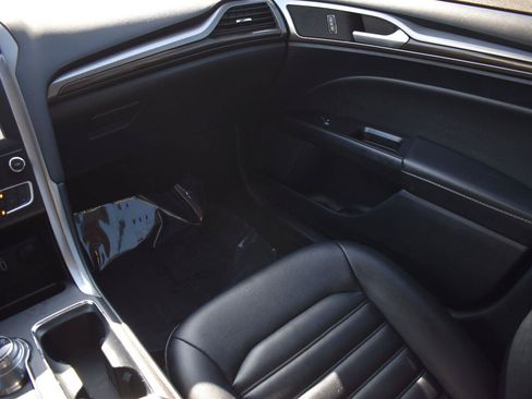 Used 2019 Ford Fusion SEL FWD image 18