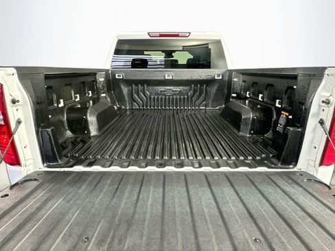 Used 2024 Chevrolet Silverado 1500 LT AWD/4WD image 29